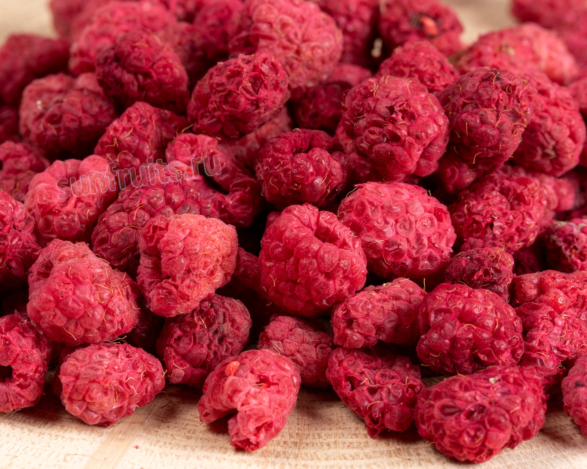 Малина сырье. Вяленая малина. Вяленая малина. Сушеные ягоды малины. Вяленая малина.