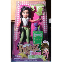 Братц Джейд Неоновый Подиум - ! КОРОБКА ПРИМЯТА !