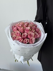Букет 25 роз в розовом оттенке