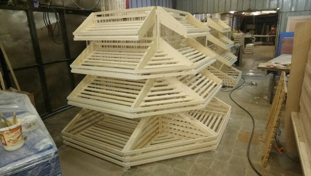 Угловой деревянный стеллаж для хлеба Евромаркет