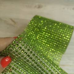 Стразовое полотно. Ширина 12 см. (24 стразы). Салатное