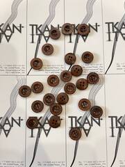 Пуговица деревянная четырехпрокольная (Дерево, 15, Коньяк/имитация стежки по бортику)