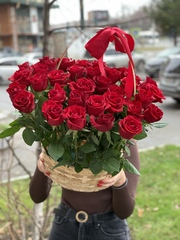 Корзина 35 роза Кения 40 см красные