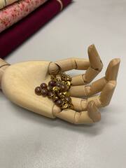 Пуговица металлическая со сквозным проколом (пластик/металл, Коричнево - сиреневый перламутр/золотой металлический ободок, 11)