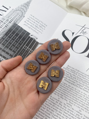 Пуговицы текстильные серые с золотом