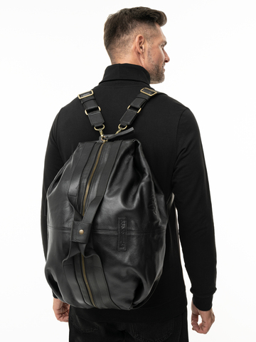 Дорожно-спортивная сумка чёрного матового цвета
