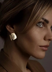 34582- Серьги ЗАВЕРНУТЫЙ КВАДРАТ в стилистике CELINE