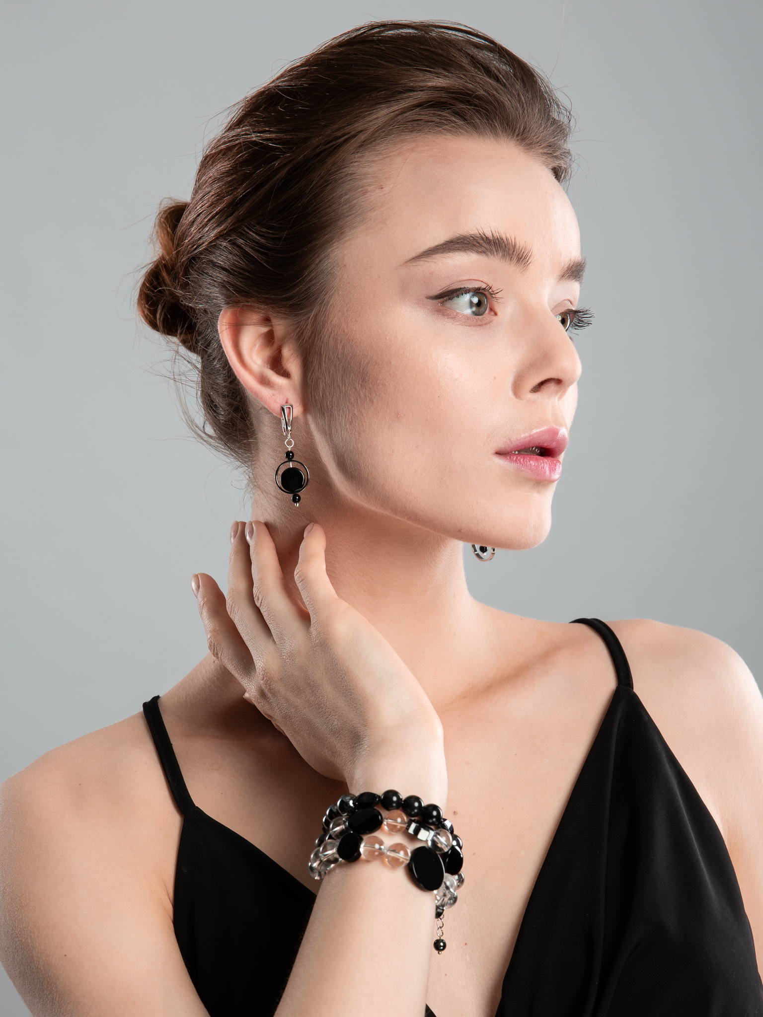 Серьги асимметричные с черным агатом