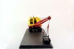 Excavator E-10011 yellow-red 1:43 ModelPro