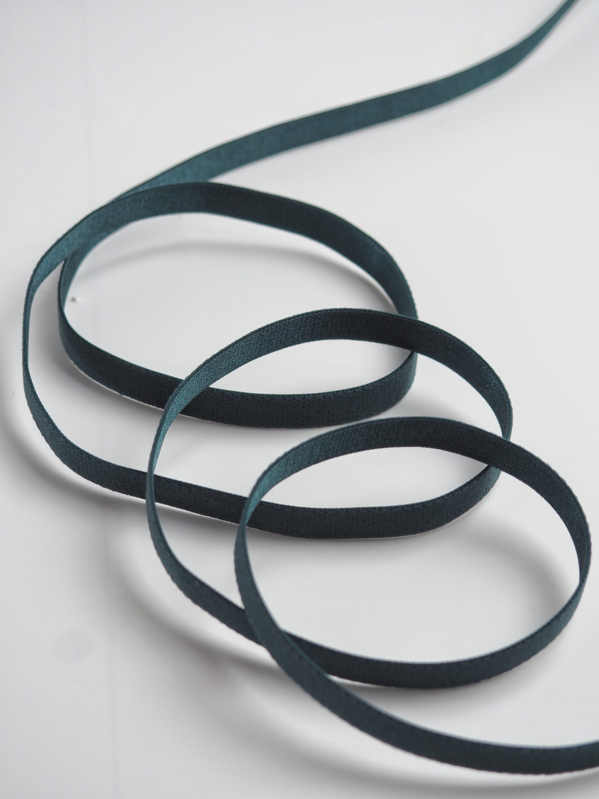 Резинка бретелечная темно-зеленая глянцевая 10 мм