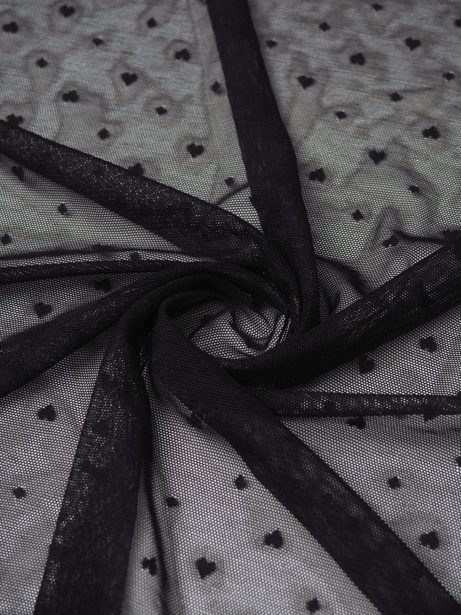 Сетка эластичная с вышивкой в горошек, сердечки и мушка черная метражом