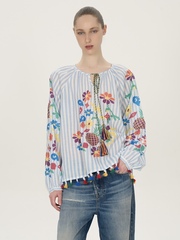 Блуза с цветами и кистями