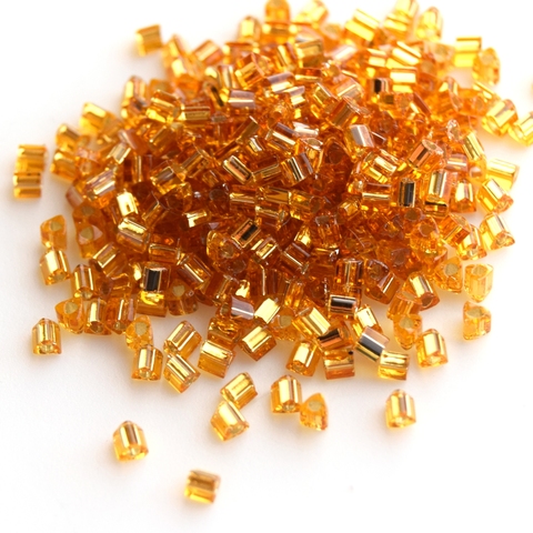 Бисер японский TOHO Triangle треугольный 11/0 0022В золотистый