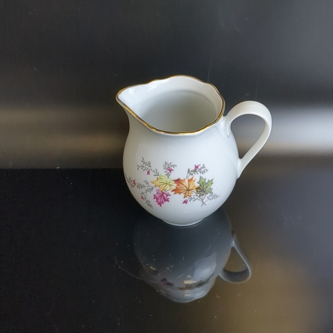 Сливочник фарфоровый "Кленовые листья" Кольдиц, Colditz ГДР/GDR, роспись, золочение, 10 см, (объём-? мл), винтаж времен СССР 1960-1990 гг