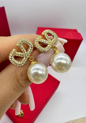 20353 -Серьги-пусеты Valentino с подвеской из жемчуга