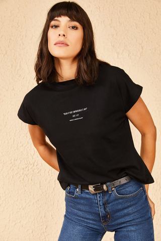 Qadın üçün yazılı qara t-shirt 10601002