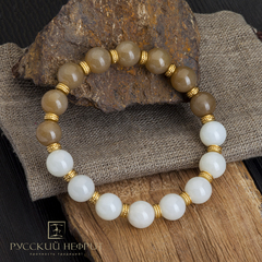 Браслет "Инь Ян" из белого и медового нефрита . 10мм.