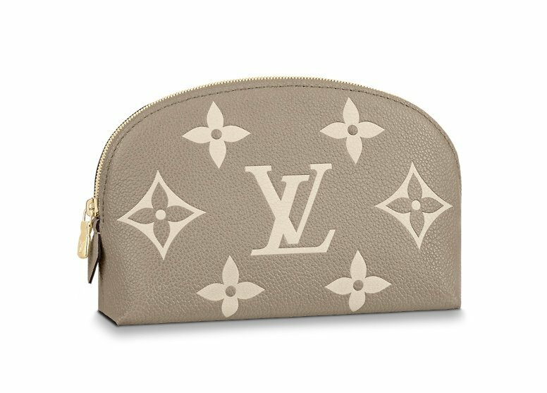 Косметичка луи. Louis Vuitton косметика. Louis Vuitton pochette. Косметичка Hermes.