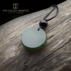Амулет "Янтра" средний с бусиной из чёрного нефрита. Зелёный нефрит.