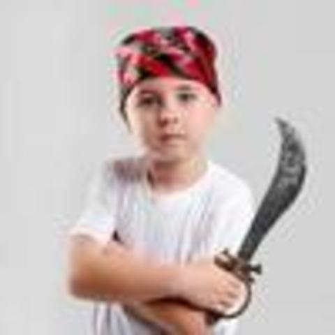 Набор пирата сабля, бандана в чёрно-красную полоску с черепом