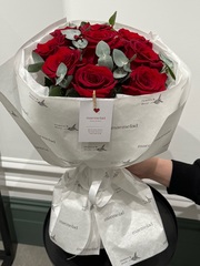 Моно букет из одноголовой розы и эвкалипта