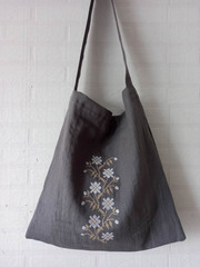 Льняная сумка-шоппер с вышивкой 