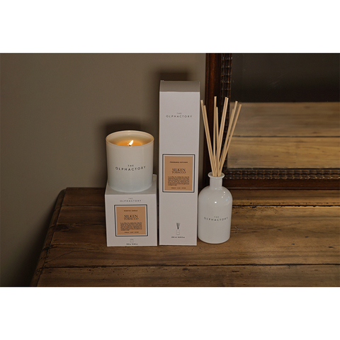 Свеча ароматическая 60ч Ambientair The Olphactory White Insignia Silken Tobacco