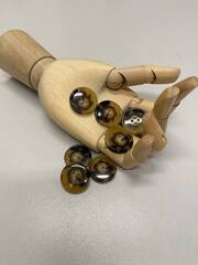 Пуговица пластиковая четырехпрокольная (имитация роговой) (Пластик, Роговой/золотисто-бежевая гамма с коричневым, 25)