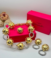 84581- Колье сюрреализм в стиле Schiaparelli с подвесками с микрожемчугом