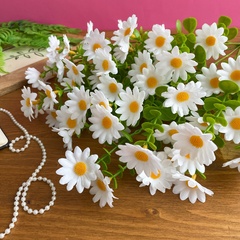 Ромашки белые луговые искусственные, 7 веток, 28 голов, букет 44 см, 2 букета.