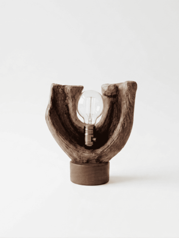 Настольный светильник из дерева ореха