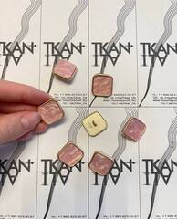 Пуговица металлическая на ножке (Металл/цветная эмаль, Золото/розовая эмаль, 21)