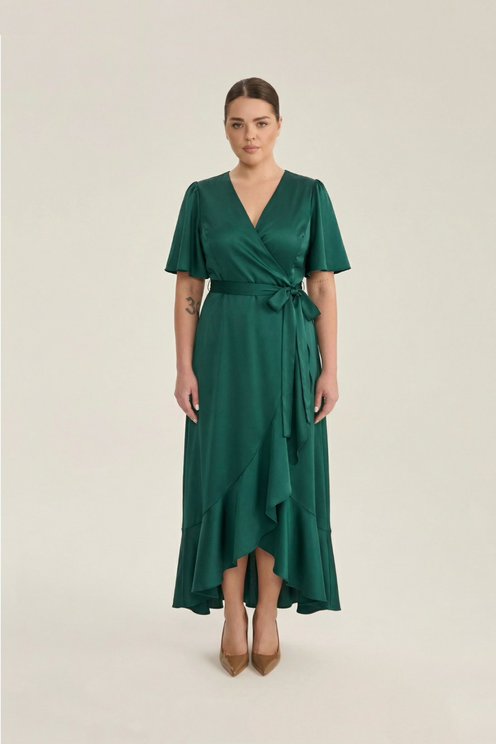Платье на запах с воланами, изумруд