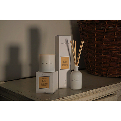 Свеча ароматическая 60ч Ambientair The Olphactory White Insignia Amber Whisper