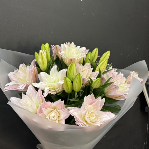 Монобукет из 9 махровых лилий