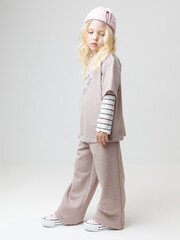 фуфайка  для девочки  КР 302809/кофейный меланж к575