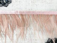 Кант с пером страуса, ш. 9 см, пыльная роза