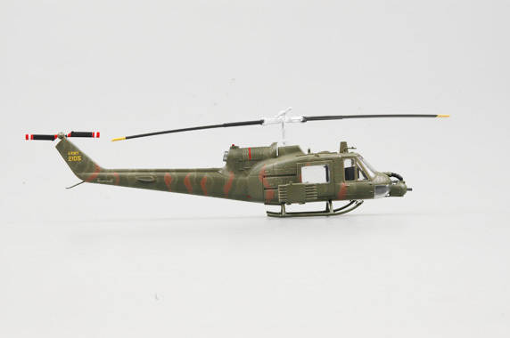 Модель Американский Вертолет UH-1B Huey масштаб 1:72