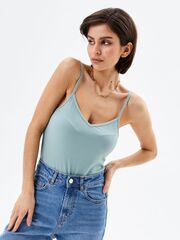 Топ-лапша с V-вырезом на тонких бретельках