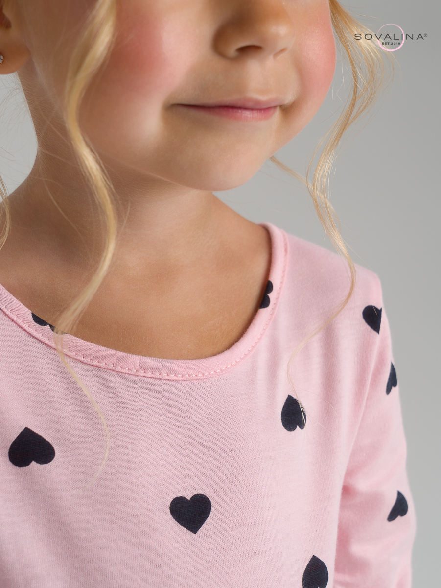 Платье Моана черные сердечки на розовом