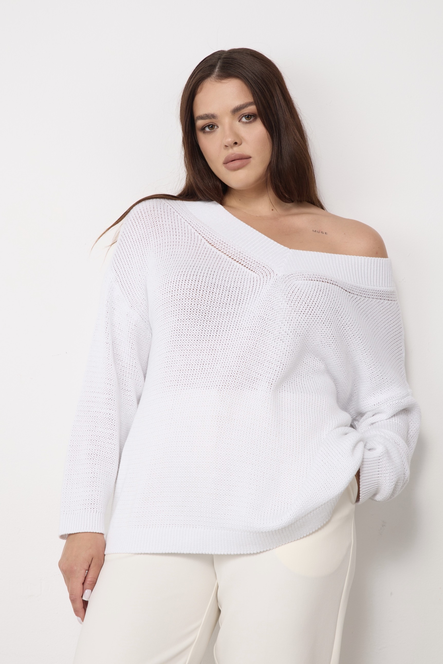 Джемпер вязаный на одно плечо, белый