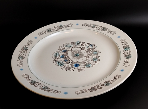 Блюдо для сервировки (поднос) фаянс, цветочный декор, аэрография, ЗиК, Конаково, D- 34.5 см, винтаж СССР 1974-1991 гг