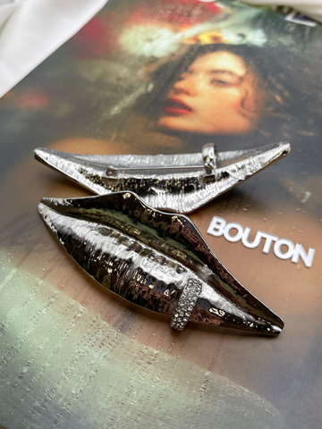 Брошь Скиапар. серебристая массивная в форме 