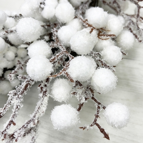 Венок из белых ягод 45см ChristmasDeLuxe заснеженный