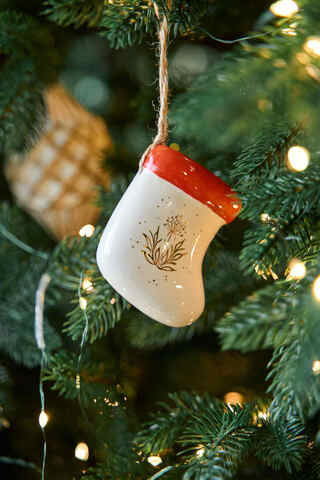 Фарфоровая елочная игрушка ручной работы «Валенок», 6х4см, Россия