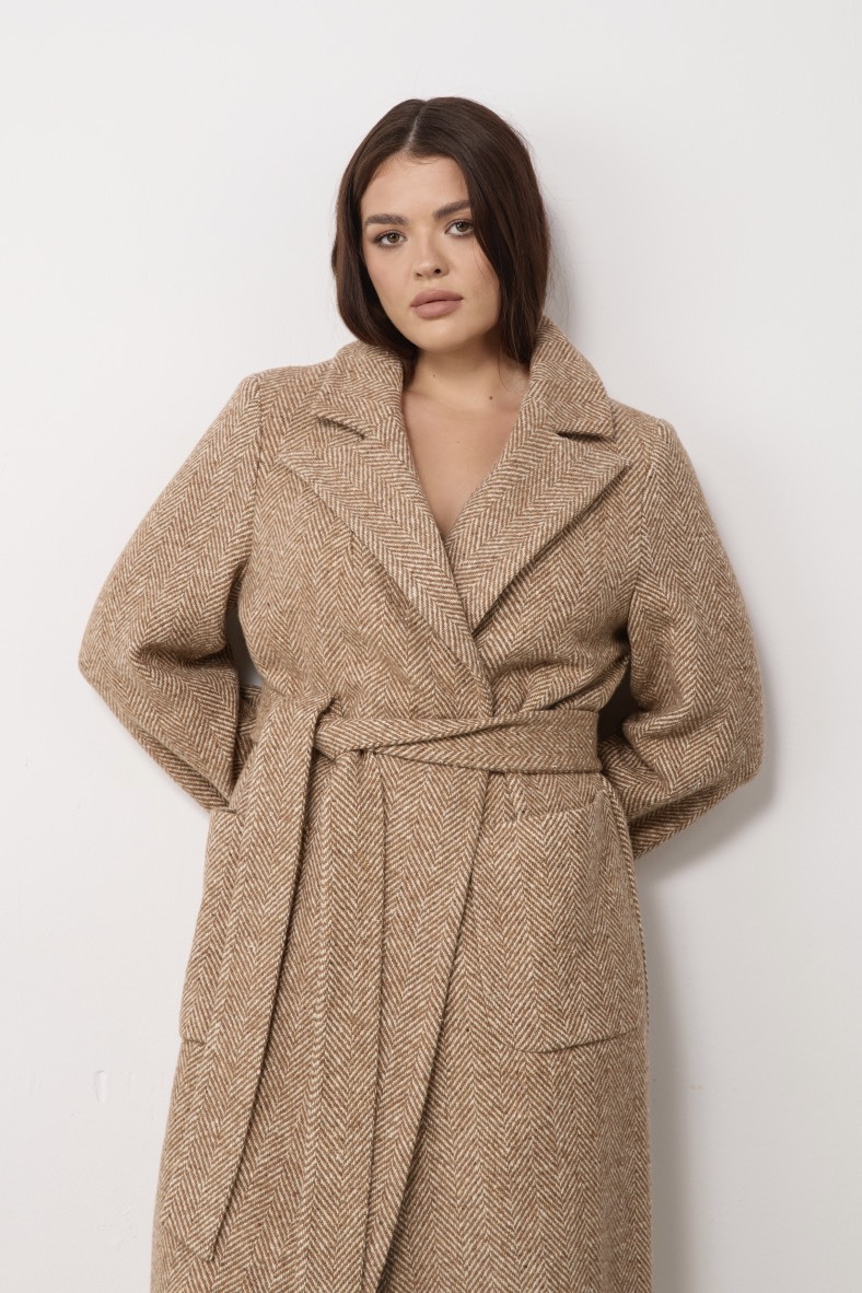 Пальто с бахромой в елочку