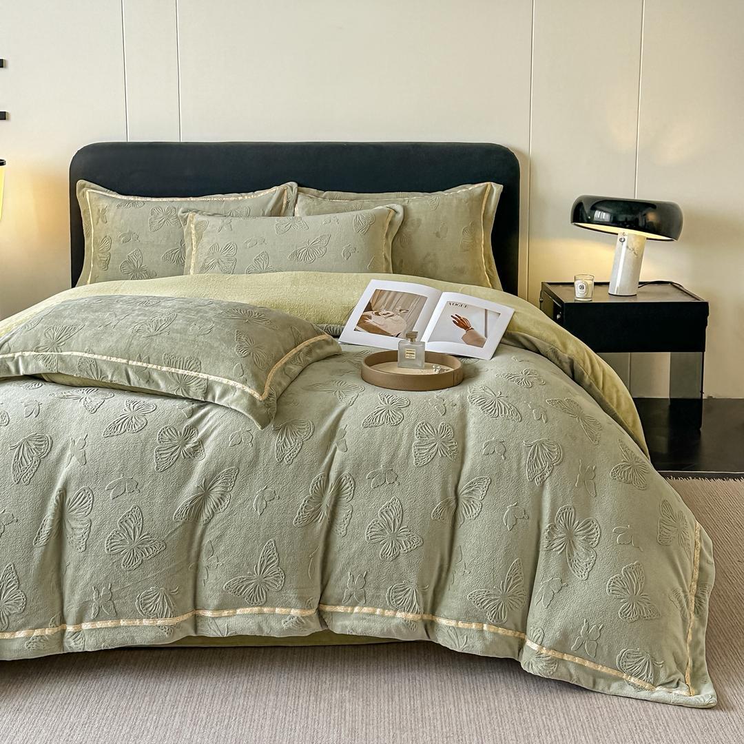 Постельное белье двуспалка Велюр Зеленый бабочки