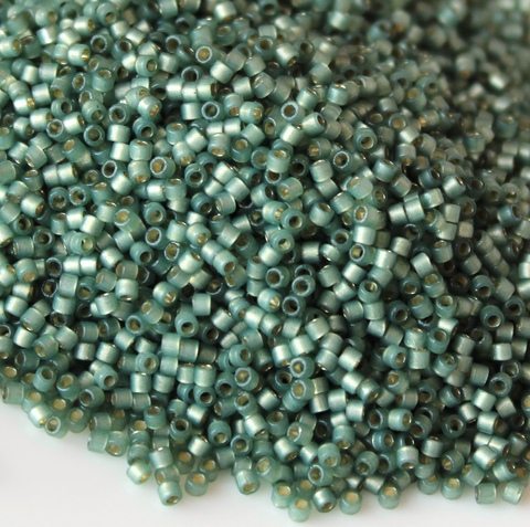 DB-2190 Бисер цилиндрический Миюки делика 11/0 Темная мята полуматовый с серебристой линией внутри /Miyuki delica 11/0 Duracoat SF S/L Dyed Laurel