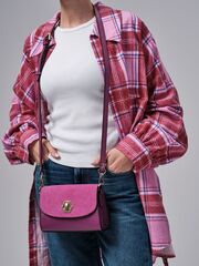 Сумка замшевая на плечо кросс-боди розовая