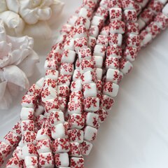 Бусина Кубик, керамика, белая с красной росписью, 8 мм, 1 нить, К107